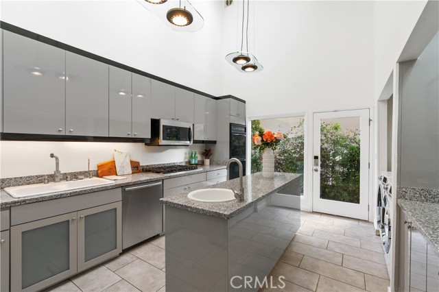 1156 S Carmelina Avenue, Los Angeles CA: https://media.crmls.org/medias/7216bbb2-da71-4864-9996-a329de999994.jpg