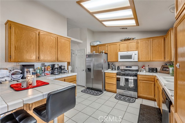 Detail Gallery Image 12 of 44 For 19084 Rocksprings Rd, Hesperia,  CA 92345 - 4 Beds | 2 Baths