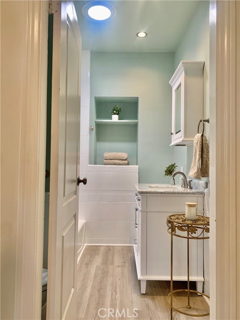 Detail Gallery Image 6 of 19 For 305 Roycroft, Long Beach,  CA 90814 - 3 Beds | 2 Baths