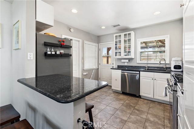 Detail Gallery Image 4 of 5 For 12126 Oracle St, Norwalk,  CA 90650 - 2 Beds | 1 Baths