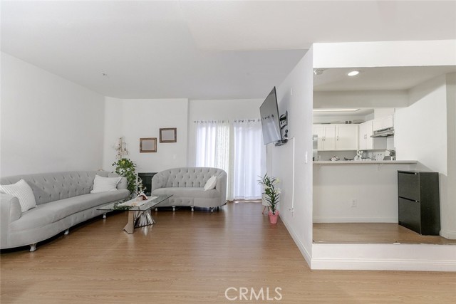 Detail Gallery Image 5 of 22 For 450 W Dryden St #104,  Glendale,  CA 91202 - 2 Beds | 2 Baths