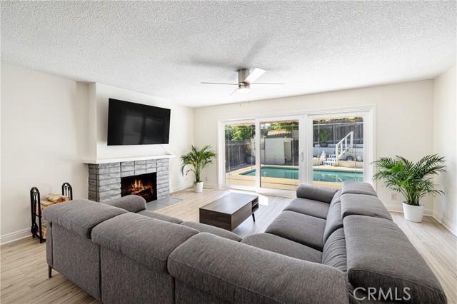 559 Houston Drive photo 2