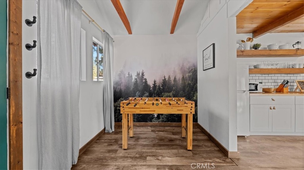 https://media.crmls.org/medias/721901a6-6d11-4553-88a6-3057ed0b1bdf.jpg?preset=X-Large