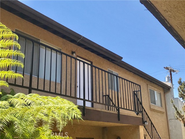 Detail Gallery Image 2 of 11 For 901 N Dalton Ave #D,  Azusa,  CA 91702 - 2 Beds | 1 Baths