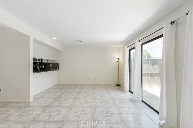 Detail Gallery Image 6 of 39 For 1693 S Heritage Cir, Anaheim,  CA 92804 - 3 Beds | 2 Baths