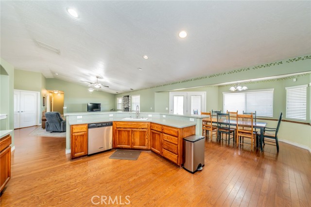 Detail Gallery Image 17 of 50 For 10636 Larch, Oak Hills,  CA 92344 - 5 Beds | 3 Baths