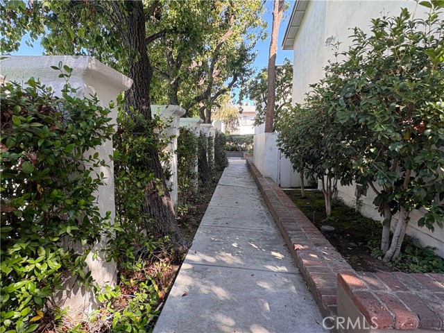 Detail Gallery Image 23 of 32 For 18619 Collins #F29,  Tarzana,  CA 91356 - 2 Beds | 2 Baths