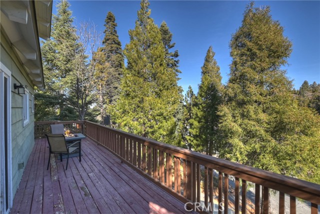 28621 Shenandoah Drive, Lake Arrowhead CA: https://media.crmls.org/medias/721d2874-dc51-4c5f-a50a-626ff7fb7be9.jpg