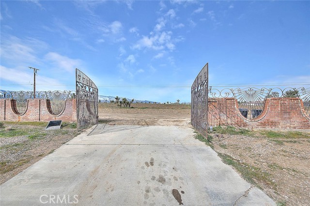 Detail Gallery Image 5 of 75 For 11077 Valle Vista Rd, Phelan,  CA 92371 - 5 Beds | 3/1 Baths