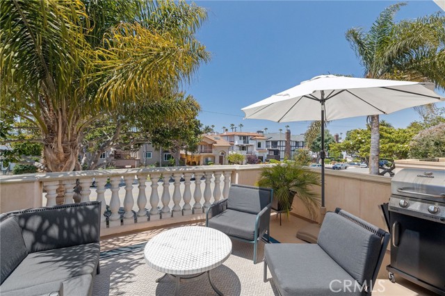 618 Broadway, Redondo Beach, California 90277, 3 Bedrooms Bedrooms, ,2 BathroomsBathrooms,Residential,Sold,Broadway,SB24116021