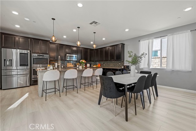 Detail Gallery Image 13 of 60 For 24106 Village Cir, Valencia,  CA 91354 - 4 Beds | 3 Baths