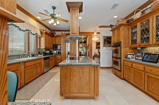 Detail Gallery Image 15 of 75 For 6975 Wyndham Hill Dr, Riverside,  CA 92506 - 4 Beds | 4/1 Baths