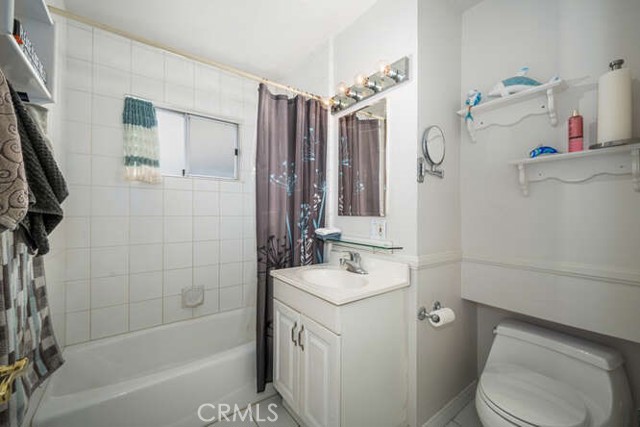 815 Marvista S Avenue, Seal Beach CA: https://media.crmls.org/medias/721fa759-d1b0-4e3c-969f-cca5b2009c5d.jpg