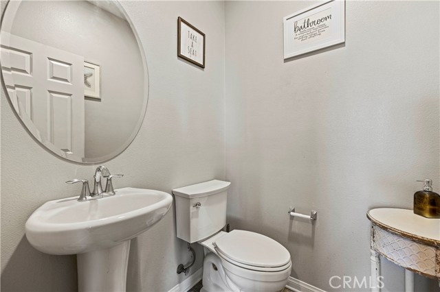 20556 Suzie Lane, Saugus CA: https://media.crmls.org/medias/7220ed9a-a692-40bb-bda8-57194a243f2b.jpg
