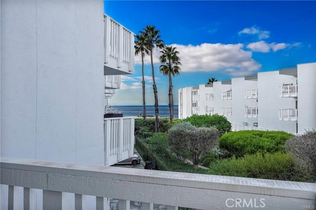 650 The Village, Redondo Beach CA: https://media.crmls.org/medias/722134bc-089c-4eed-b93e-c734f0906c92.jpg