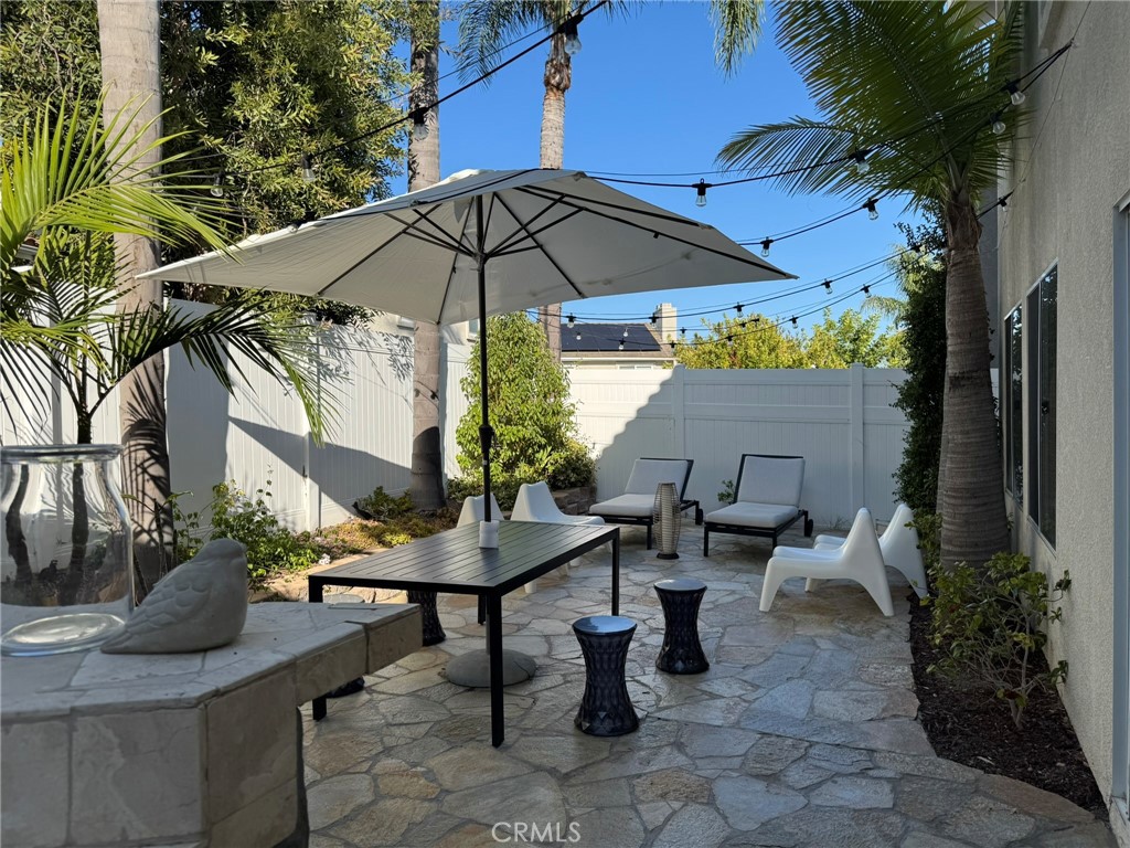 https://media.crmls.org/medias/7221b217-32c3-43b9-b1c0-b361f0bdbde0.jpg?preset=X-Large