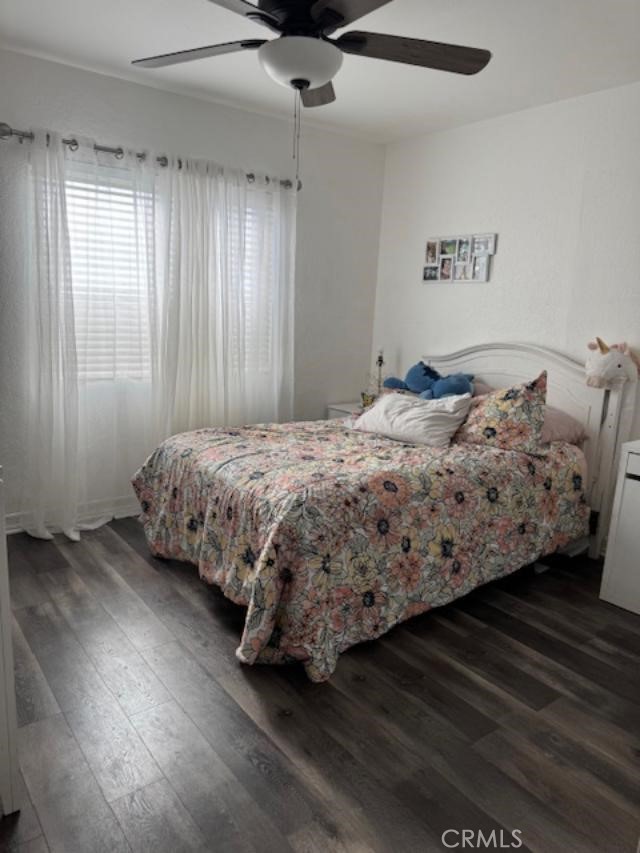 https://media.crmls.org/medias/7221e795-9f12-4294-8d3f-b8c9ca5e5902.jpg?preset=X-Large