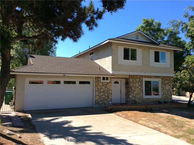 21304 Bella Pine Drive Diamond Bar, California This charming property has 3 Bed/2.5 Bath, situated on a corner lot with spectacular views of city lights.
Newer remodeled kitchen, dining and family room that walks out to a spacious backyard.
Newer floor throughout the house and newer garage door and opener. Dual pane windows.
Perfect location for Diamond Bar High School, 10 and 60 freeways.