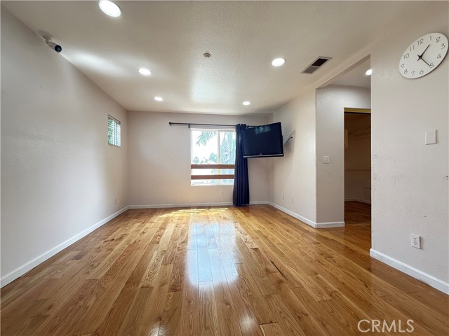 Detail Gallery Image 12 of 24 For 9030 Hayvenhurst Ave, North Hills,  CA 91343 - 4 Beds | 2/1 Baths