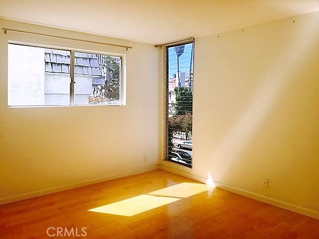 https://media.crmls.org/medias/72224b60-290d-4072-8b06-7bd00e4eb9c2.jpg?preset=X-Large