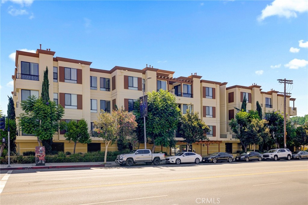 6938 Laurel Canyon Boulevard 201, North Hollywood, CA 91605
