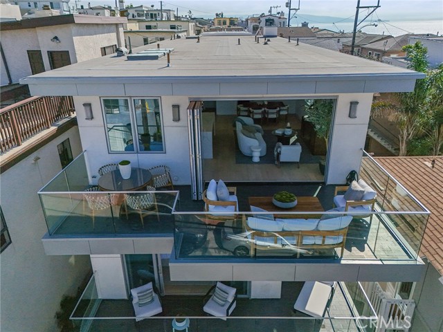 Detail Gallery Image 7 of 29 For 320 35th Street, Manhattan Beach,  CA 90266 - 4 Beds | 4/1 Baths