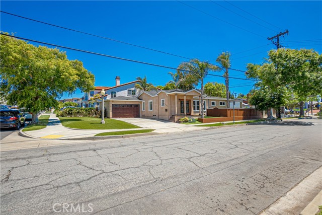 1130 20th Street, Manhattan Beach, California 90266, 3 Bedrooms Bedrooms, ,3 BathroomsBathrooms,Residential,Sold,20th,SB24091081