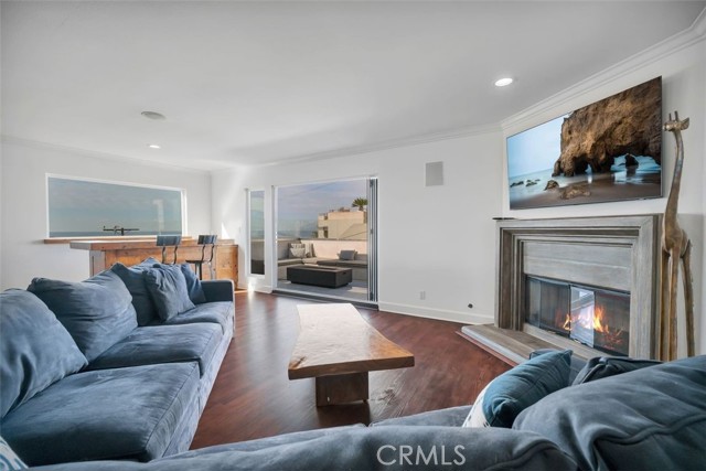 Detail Gallery Image 8 of 37 For 225 33rd, Hermosa Beach,  CA 90254 - 5 Beds | 5 Baths
