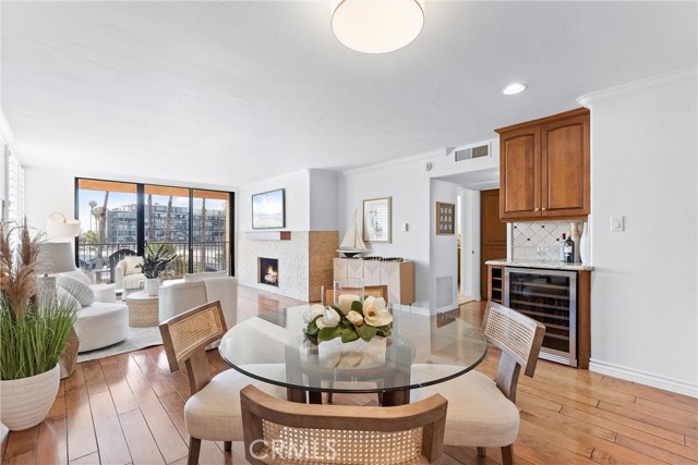201 Bay Shore Avenue, Long Beach CA: https://media.crmls.org/medias/7224f12c-9c22-4ed5-9abe-5bf9a98d87ce.jpg