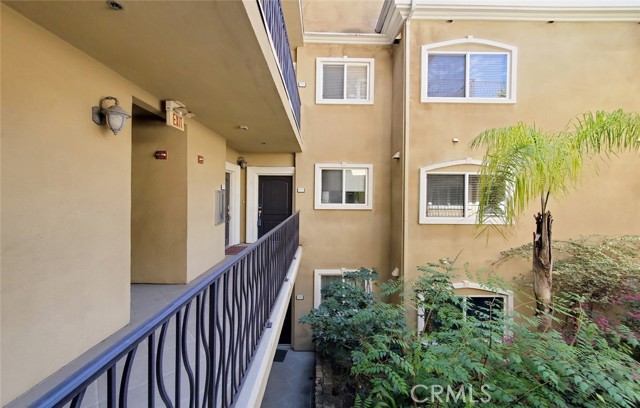 Detail Gallery Image 2 of 31 For 3401 S Bentley Ave #203,  Los Angeles,  CA 90034 - 2 Beds | 2 Baths
