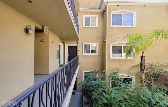 Detail Gallery Image 2 of 31 For 3401 S Bentley Ave #203,  Los Angeles,  CA 90034 - 2 Beds | 2 Baths