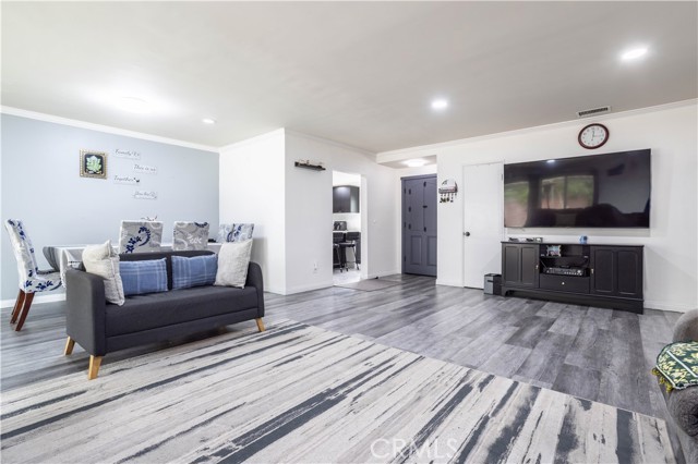 Detail Gallery Image 9 of 39 For 19127 Enadia, Reseda,  CA 91335 - 4 Beds | 2 Baths