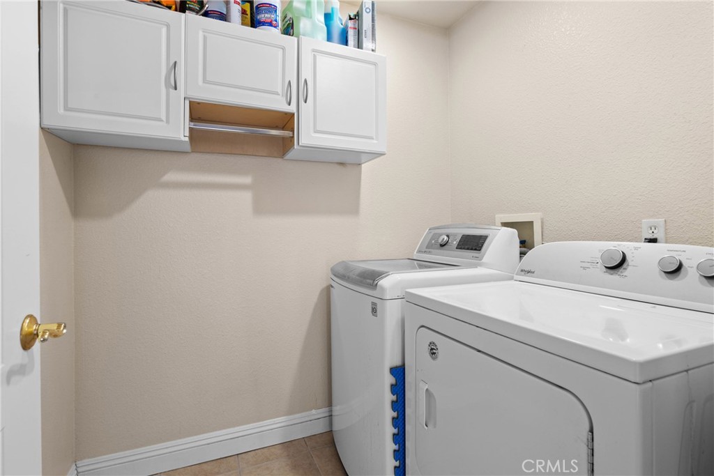 https://media.crmls.org/medias/72260d42-8b66-4d83-ad10-3982161974c4.jpg?preset=X-Large