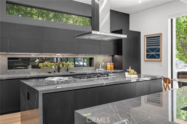 Detail Gallery Image 20 of 59 For 15231 Greenleaf St, Sherman Oaks,  CA 91403 - 6 Beds | 7/1 Baths