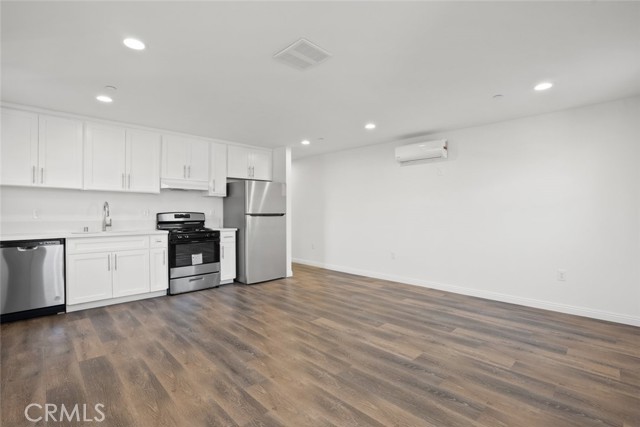 Detail Gallery Image 5 of 12 For 11560 Archwood St, North Hollywood,  CA 91606 - 2 Beds | 2 Baths