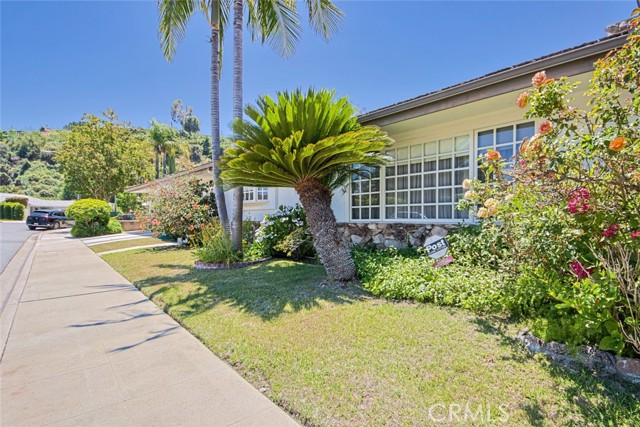 Detail Gallery Image 6 of 75 For 1801 Greenbriar Rd, Glendale,  CA 91207 - 3 Beds | 3 Baths