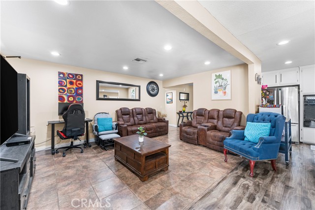 Detail Gallery Image 9 of 34 For 45228 Lorimer, Lancaster,  CA 93534 - 4 Beds | 2 Baths