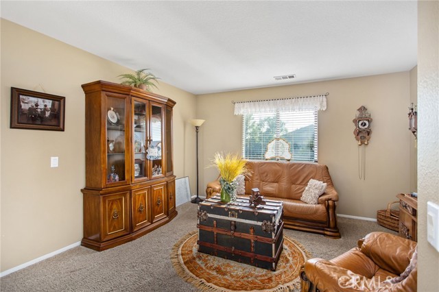 6347 Lyndsey Street, Eastvale CA: https://media.crmls.org/medias/72299786-0253-4c0d-b726-e3e5d8c189e0.jpg