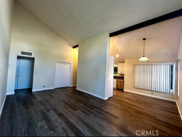 Detail Gallery Image 10 of 21 For 22330 Victory Bld #304,  Woodland Hills,  CA 91367 - 2 Beds | 2 Baths