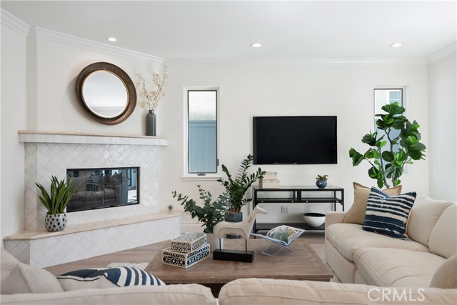 561 33rd Street, Manhattan Beach, California 90266, 5 Bedrooms Bedrooms, ,5 BathroomsBathrooms,Residential,Sold,33rd,SB21226238