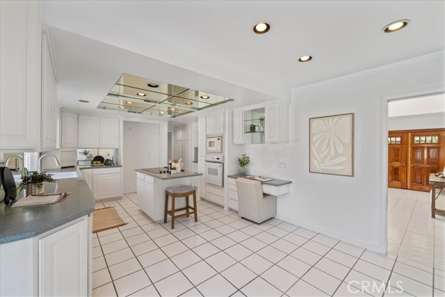 6451 E Shire Way, Long Beach CA: https://media.crmls.org/medias/722a4677-8d93-4439-b684-bdd4a4fc1f2f.jpg