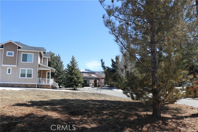 Detail Gallery Image 4 of 16 For 275 Meadow Cir, Big Bear Lake,  CA 92315 - – Beds | – Baths