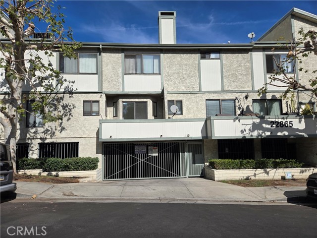 Detail Gallery Image 1 of 21 For 22865 Del Valle St #1,  Woodland Hills,  CA 91364 - 2 Beds | 2/1 Baths