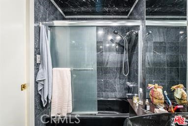 3540 N Knoll Drive, Los Angeles CA: https://media.crmls.org/medias/722b8725-8c8c-4af7-b5b1-6badae5053cf.jpg