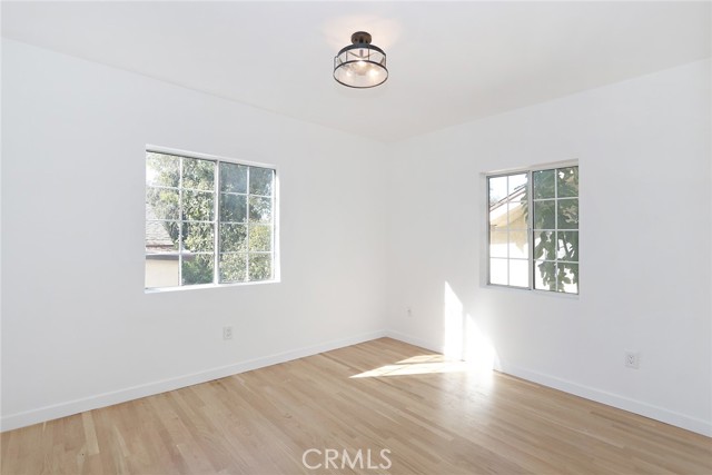 Image 18 of 71 For 1361 Armadale Avenue