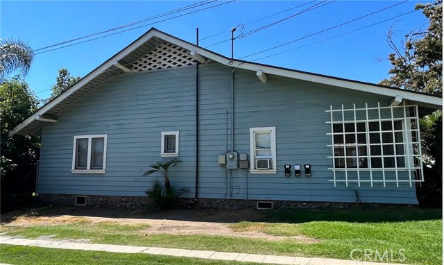 558 E 9th Street, Upland CA: https://media.crmls.org/medias/722d56dc-b072-40d8-ba58-bda68644f195.jpg