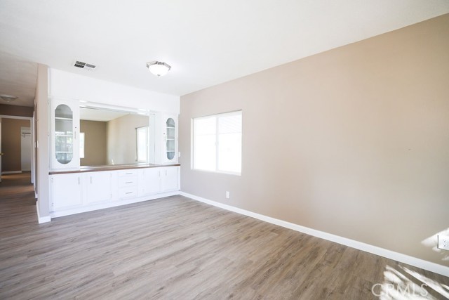 Detail Gallery Image 8 of 26 For 315 North Palomar Avenue, San Jacinto,  CA 92582 - 2 Beds | 2 Baths