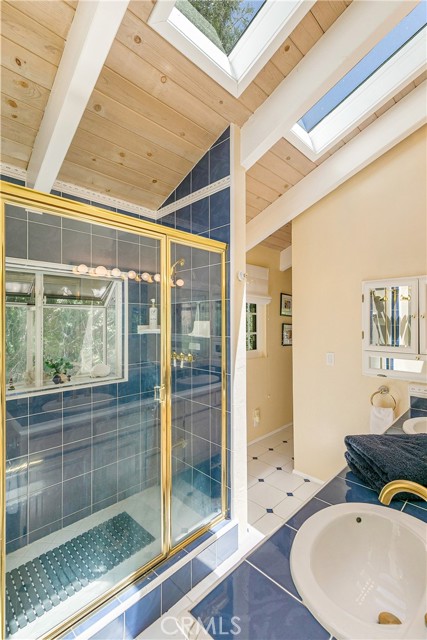 Detail Gallery Image 31 of 44 For 27888 West Shore Rd, Lake Arrowhead,  CA 92352 - 3 Beds | 2 Baths
