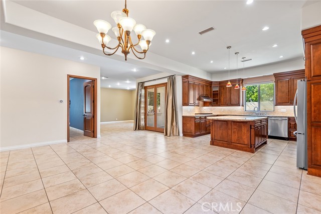18267 Valley Vista Boulevard, Tarzana CA: https://media.crmls.org/medias/722e337a-b035-4980-8ac7-f8c59d9d1234.jpg