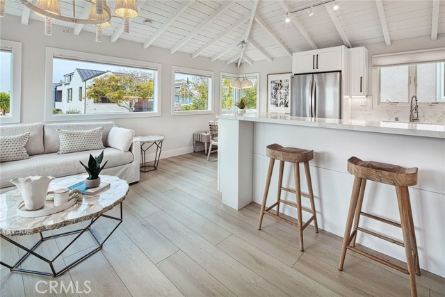 Detail Gallery Image 17 of 40 For 410 Acacia, Corona Del Mar,  CA 92625 - 2 Beds | 2 Baths